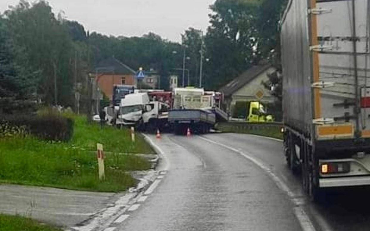 Nieprzejezdny główny trakt we Włosienicy