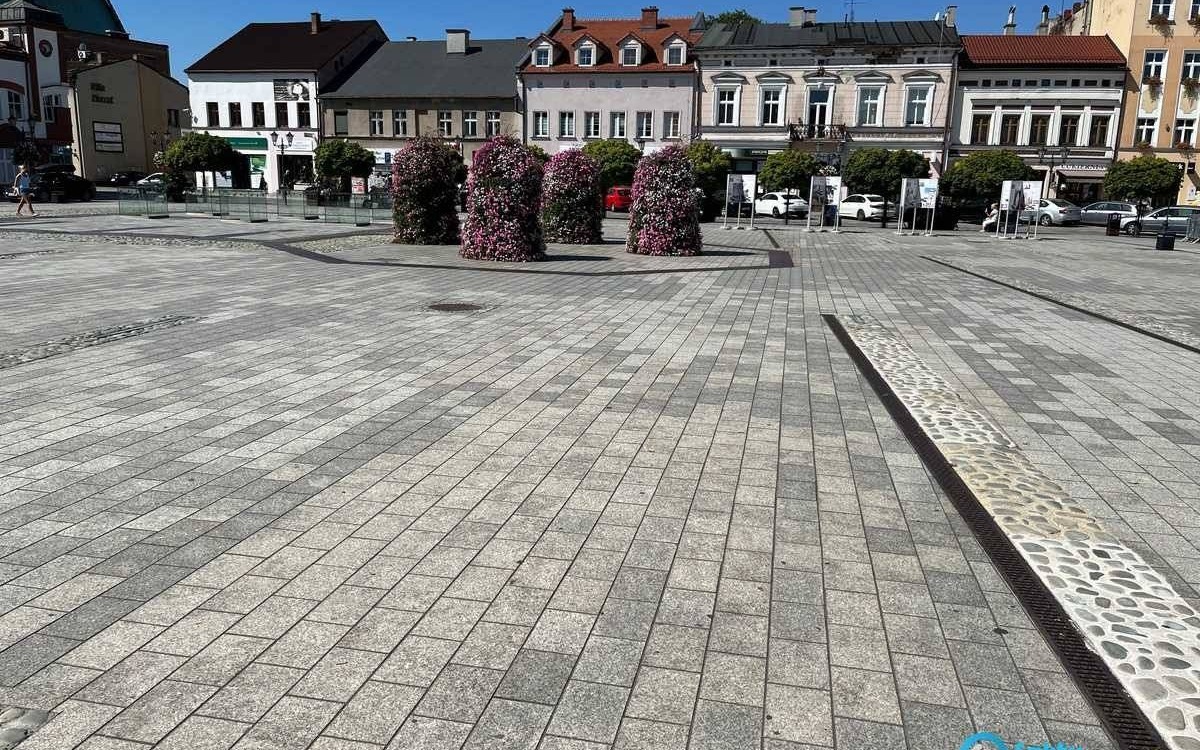 Betonoza na Rynku Głównym w Oświęcimiu – FOTO
