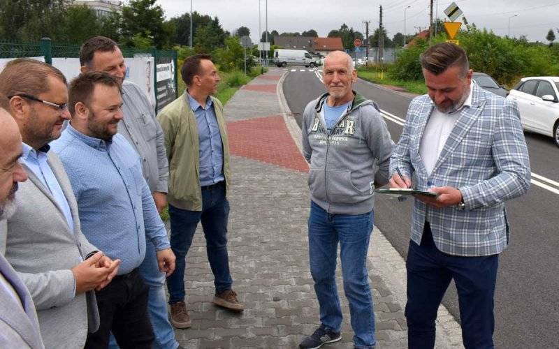 Fakty z powiatu: Rozbudowano drogę powiatową w Kętach – FOTO