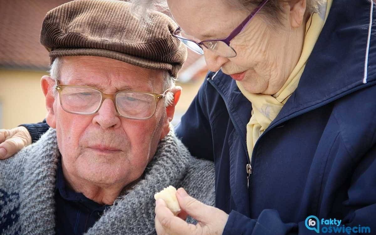 Fałszywa córka i gaziarze. Seniorzy stracili pieniądze