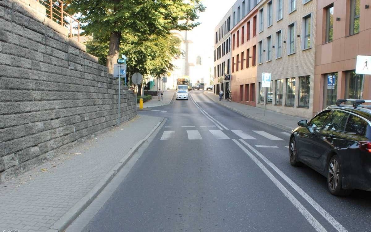 Nie zdążyli wyhamować. Motocyklista z poważnymi obrażeniami – FOTO