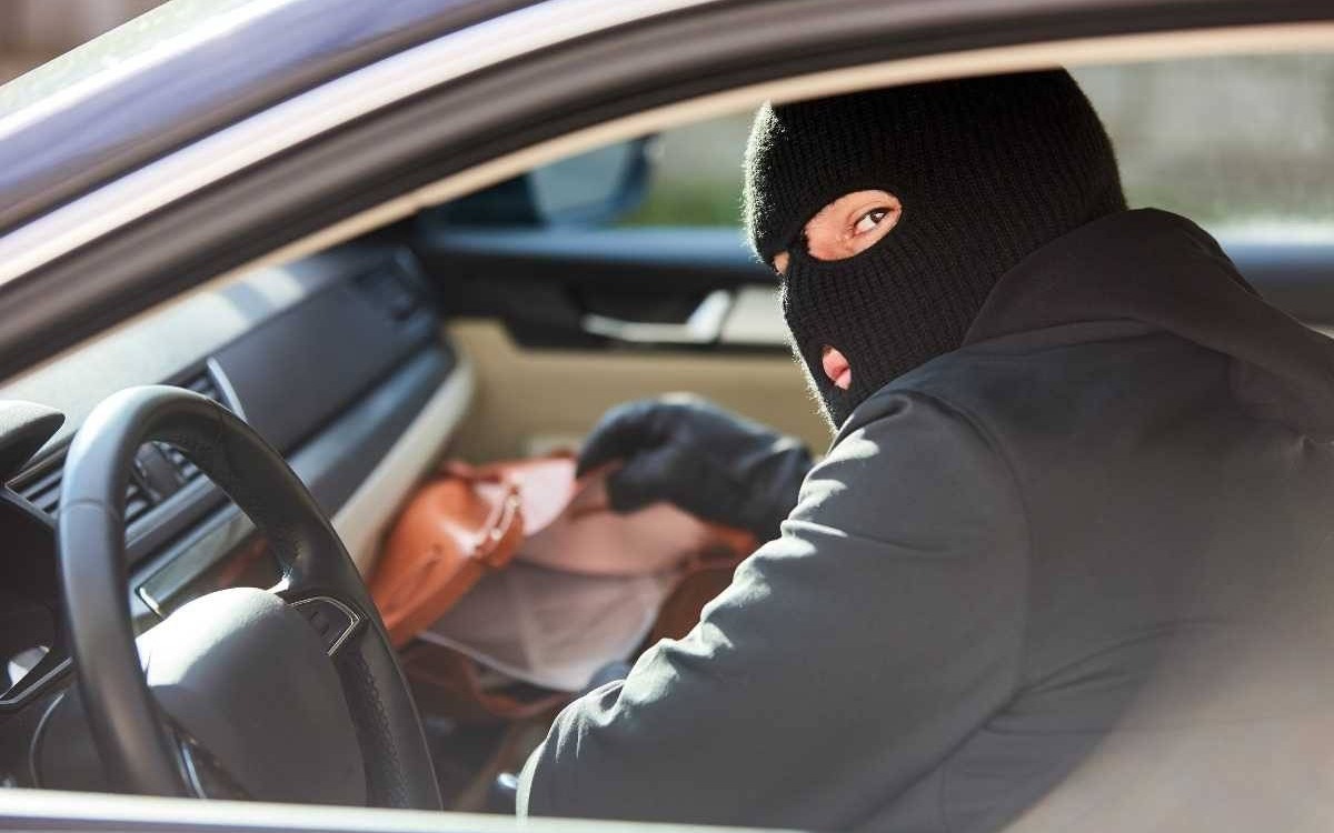 Rozbijał szyby i okradał samochody