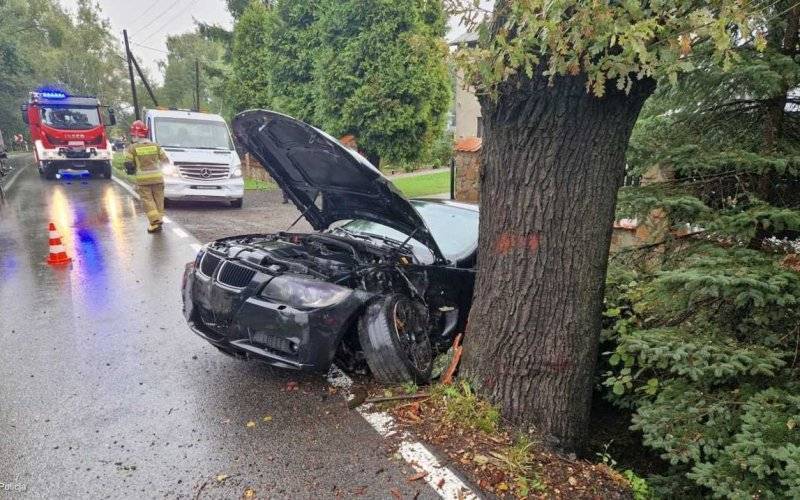 Deszczowe kraksy. Policja apeluje: Zmień styl jazdy na jesienny – FOTO