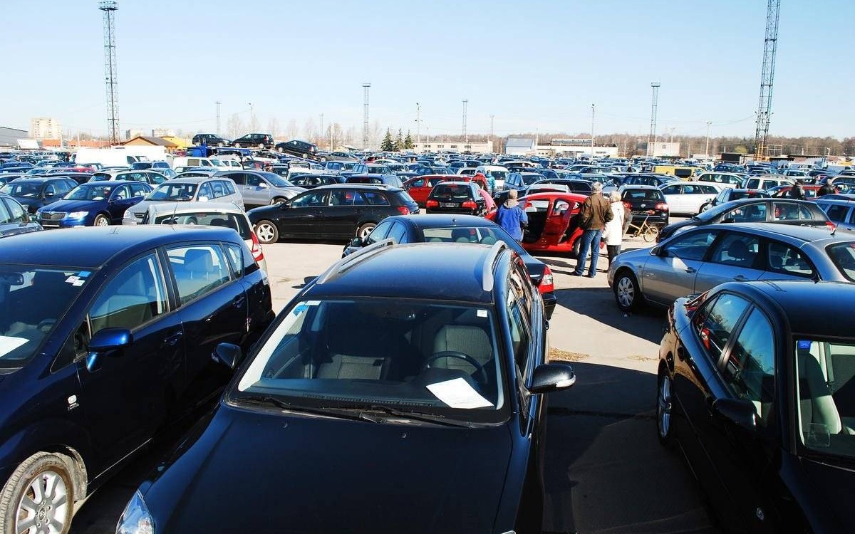 Czym kierują się Polacy podczas zakupu używanego auta?