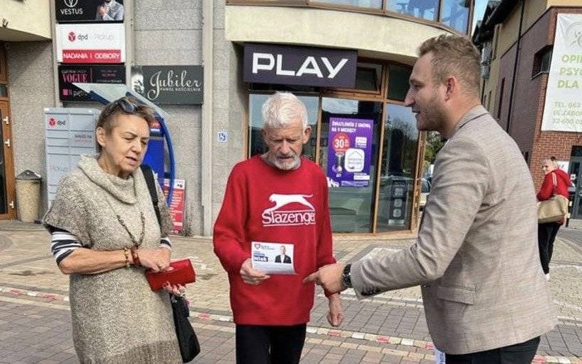 Sebastian Mlak z kawą, pączkami i uśmiechem podbijał serca mieszkańców