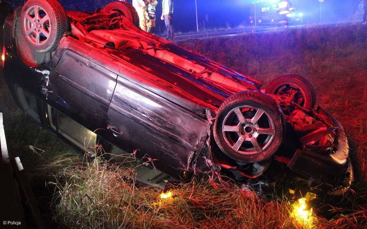 Zderzenie podczas wyprzedzania na drodze wojewódzkiej – FOTO