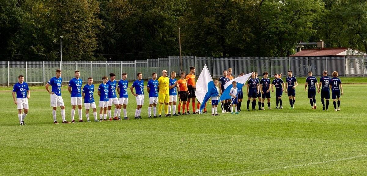 Listopadowe kopanie w piłkę