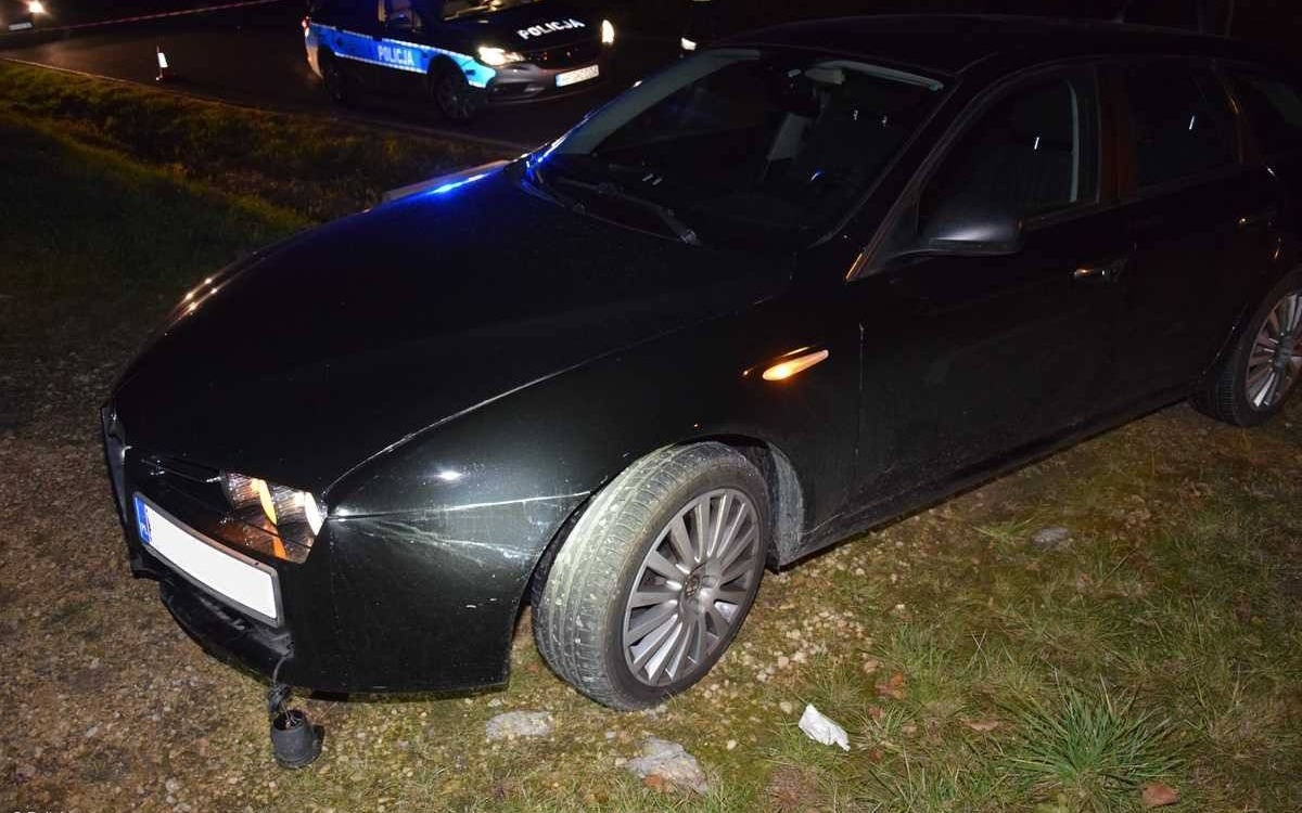 64-latek leżał na jezdni. Najechał na niego samochód – FOTO