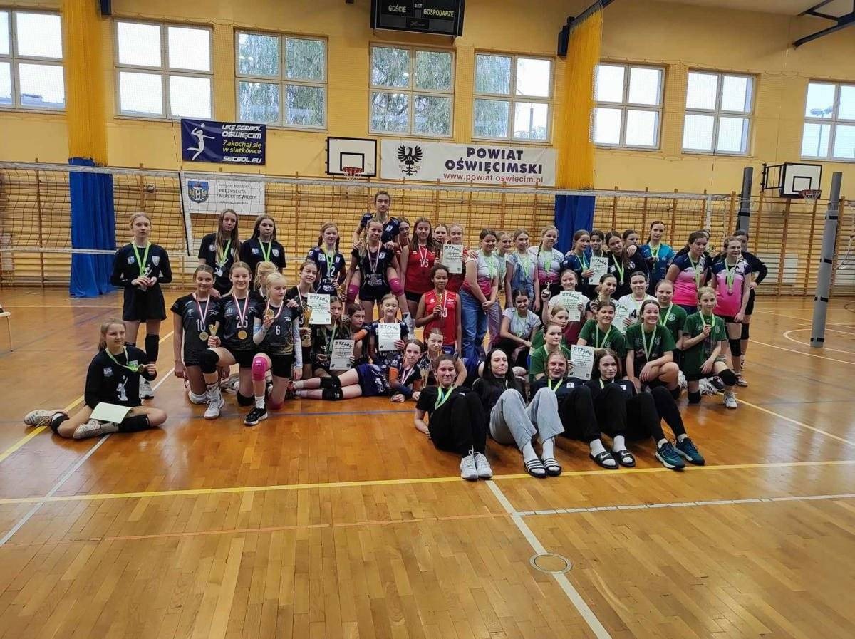 Niepodległościowo pod siatką – FOTO