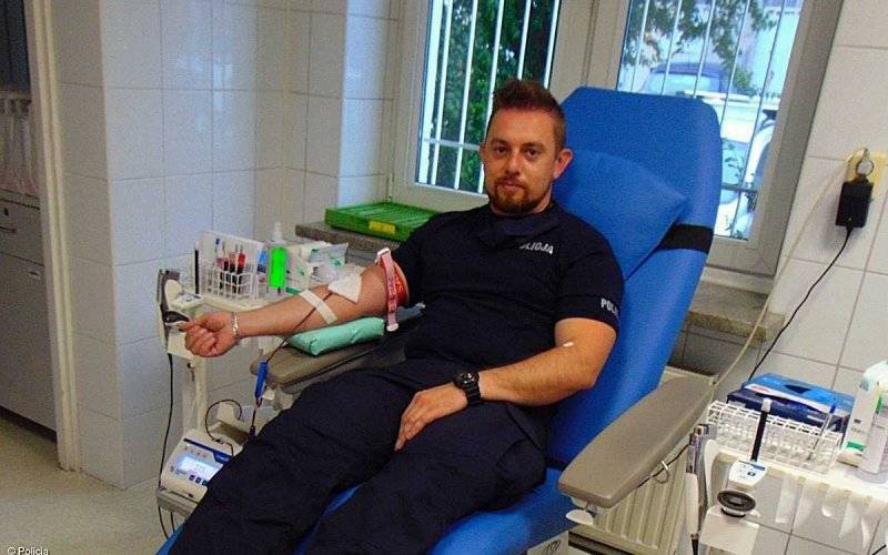Policjanci uczestniczyli w akcji krwiodawczej „Polak – Węgier. Jedna Krew”