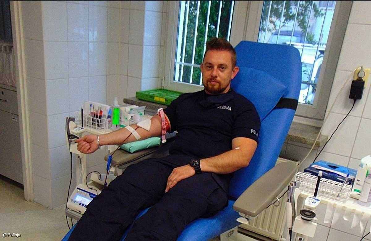 Policjanci uczestniczyli w akcji krwiodawczej „Polak – Węgier. Jedna Krew”