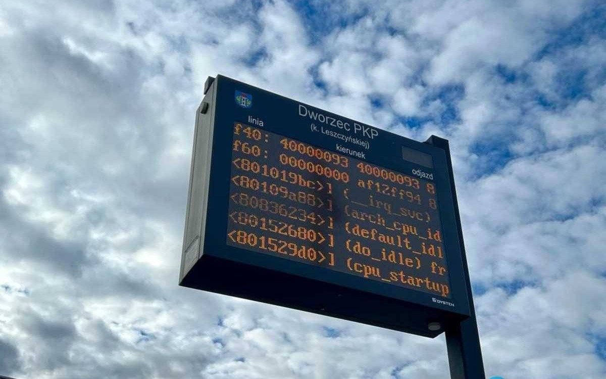 Poważna awaria tablic systemu informacji pasażerskiej – FOTO