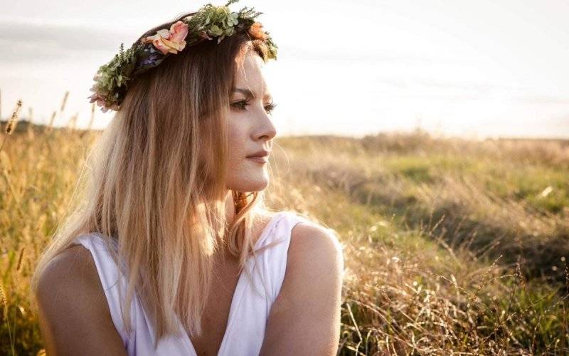Ana Szen prezentuje nowy singiel „Samoloty” – FILM