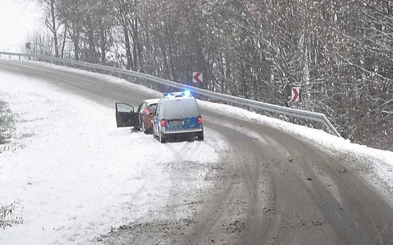 Tłukli się na drogach, bo nie zmienili stylu jazdy na zimowy