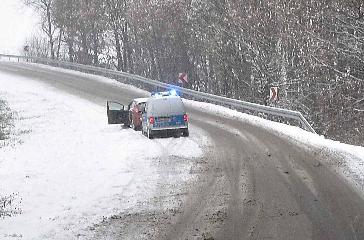 Tłukli się na drogach, bo nie zmienili stylu jazdy na zimowy