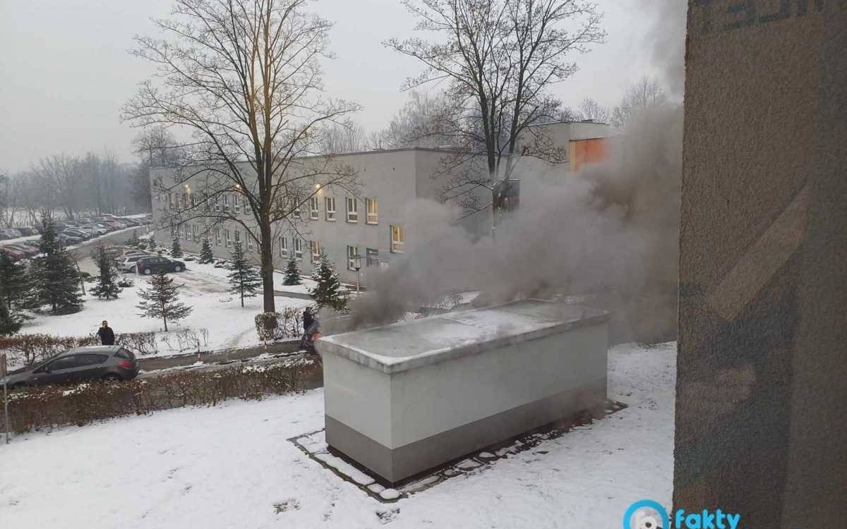 Paliła się rozdzielnia transformatorowa na terenie szpitala – FOTO