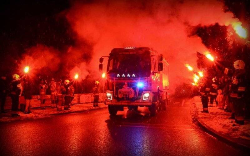 Nowy wóz strażacki dla druhów z Poręby Wielkiej – FOTO