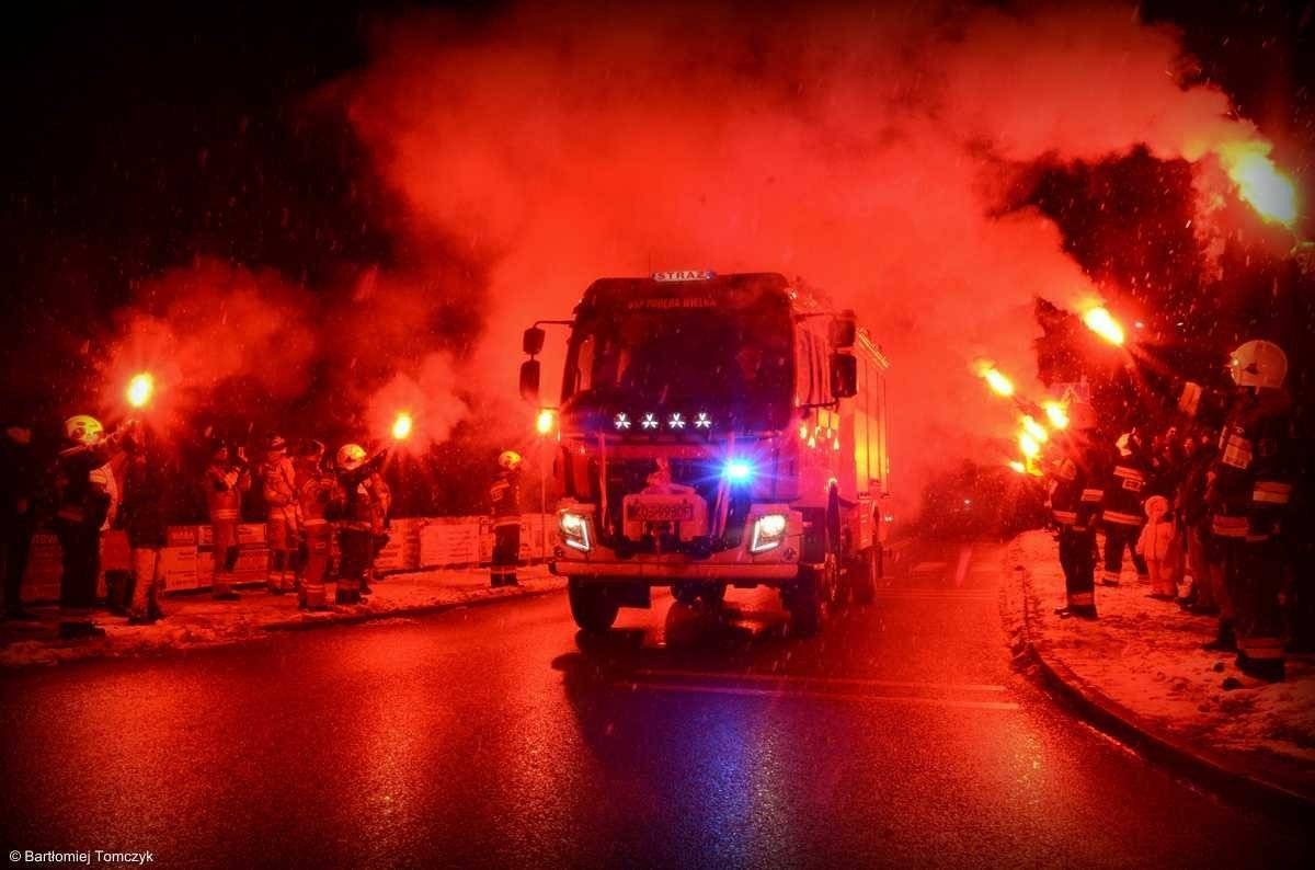 Nowy wóz strażacki dla druhów z Poręby Wielkiej – FOTO