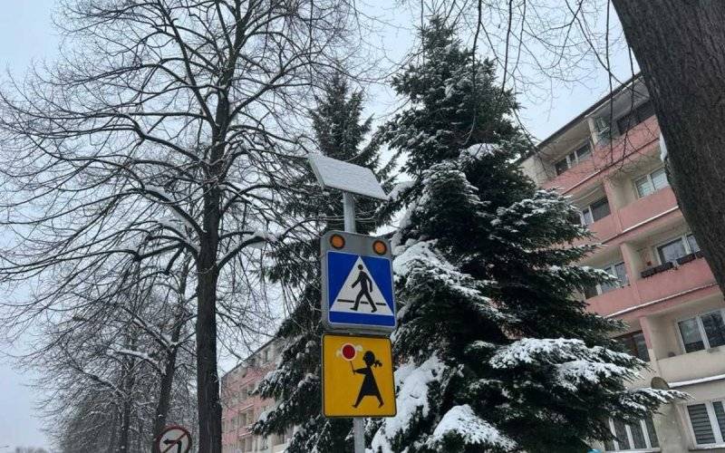 Czy fotowoltaika na znakach drogowych ma sens? – FOTO