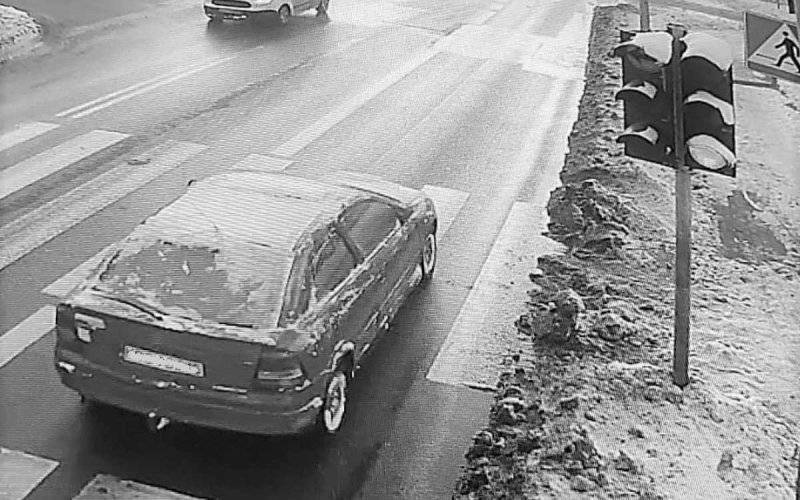 Potrącił pieszego i odjechał. Ktoś zanotował numer rejestracyjny