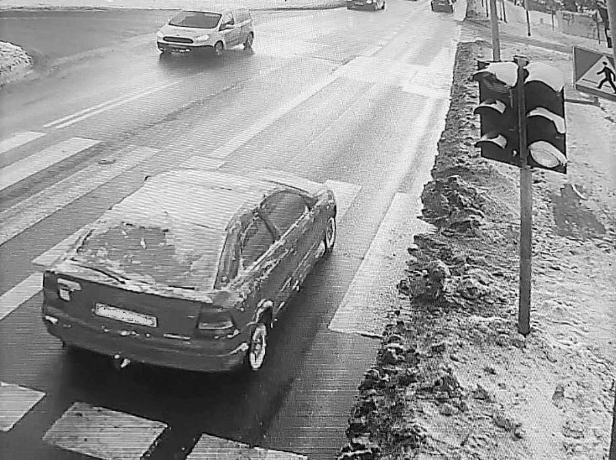 Potrącił pieszego i odjechał. Ktoś zanotował numer rejestracyjny
