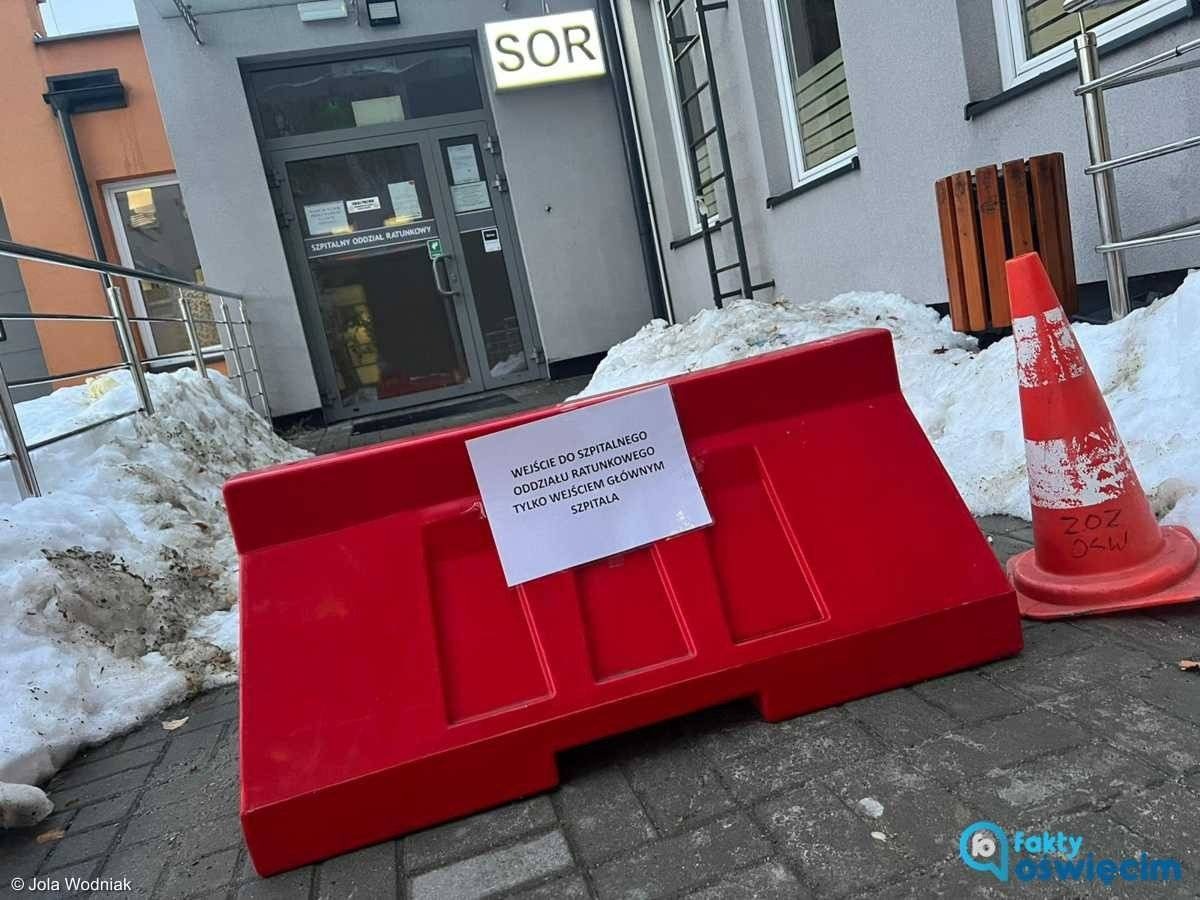 Dach nad poczekalnią oddziału ratunkowego znów przecieka