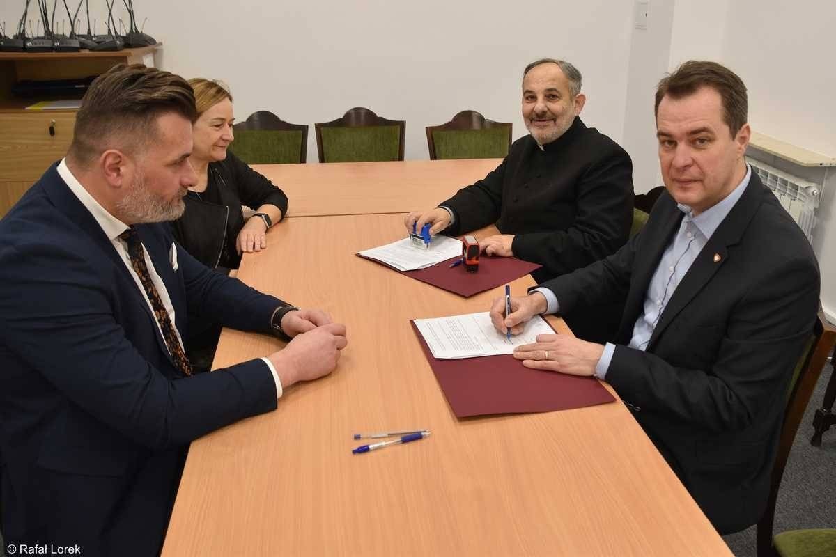 Powiat wsparł zakup autobusu dla osób z niepełnosprawnościami