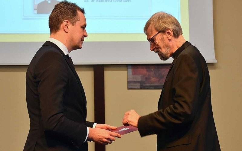 Fakty z powiatu: Podziękowania starosty dla ks. Manfreda Deselaersa