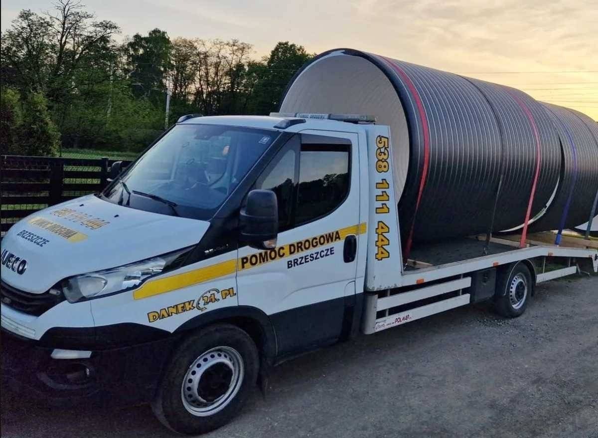 Ktoś ukradł lawetę pomocy drogowej w Brzeszczach