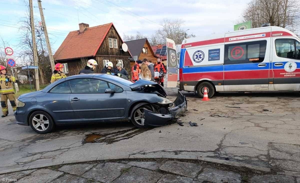 Potrącenie dziecka i zderzenie dwóch samochodów w Brzeszczach – FOTO