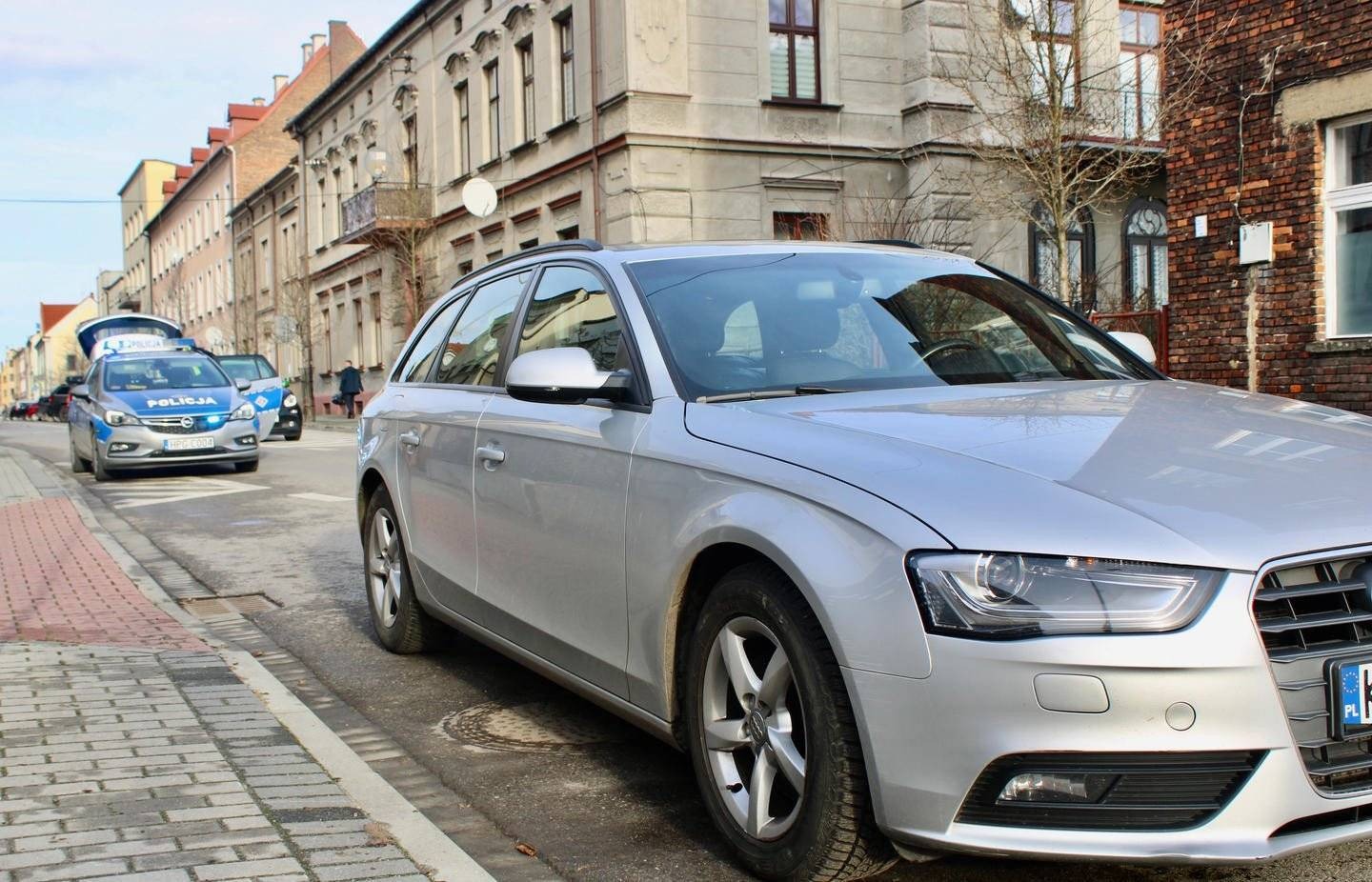 Policyjny pościg w Oświęcimiu. Pijany kierowca rozbił radiowóz