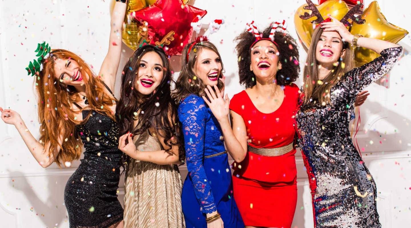 Noc sylwestrową najwiecej osób spędziło na domówkach