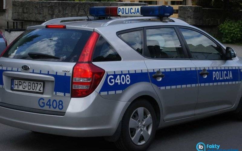Policjanci pilotowali samochód z chorym mężczyzną