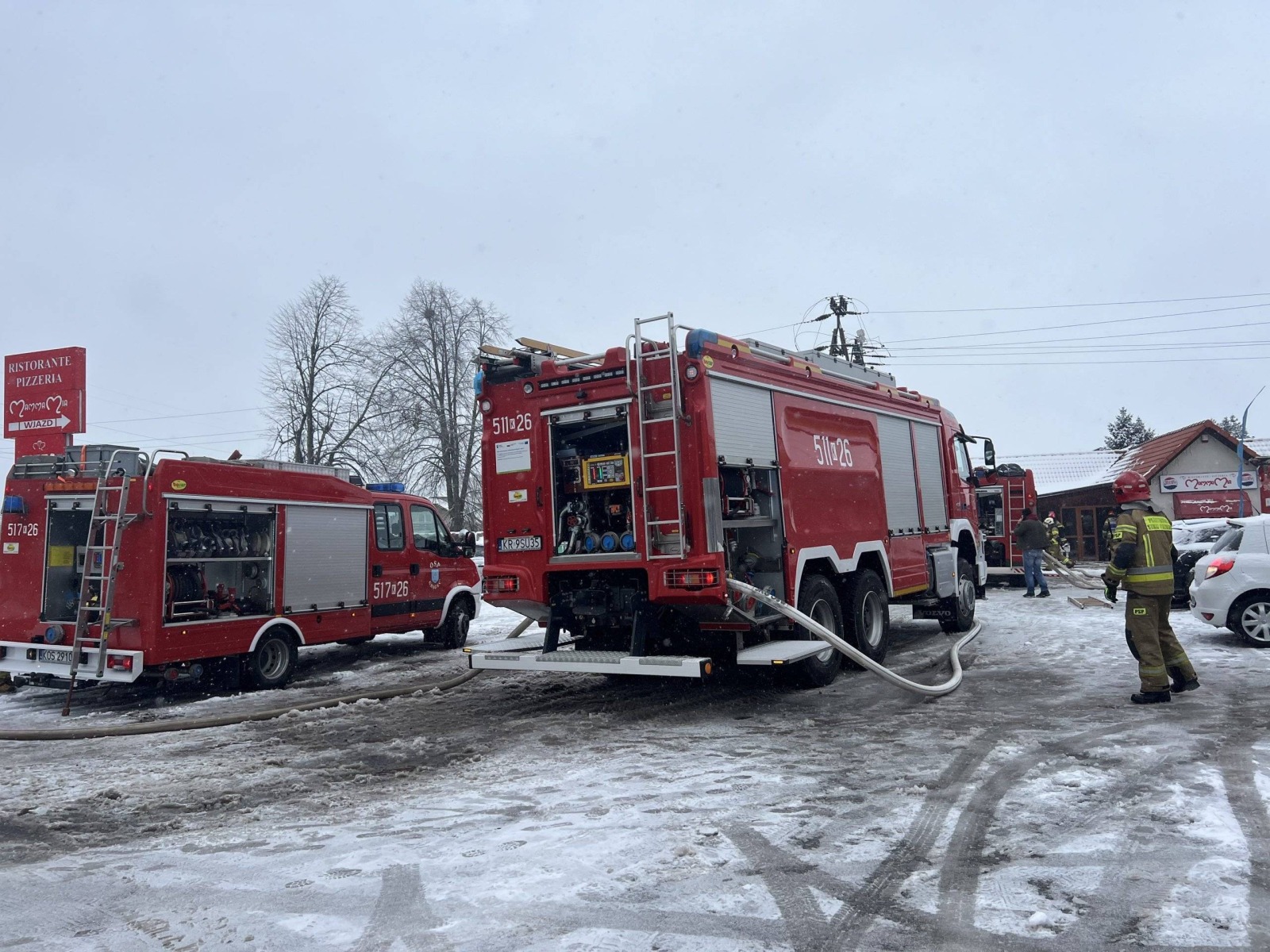 Pożar na poddaszu restauracji – FILM, FOTO