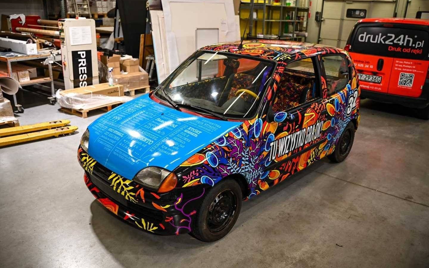 Ostatnie przygotowania seicento do aukcji WOŚP – FOTO