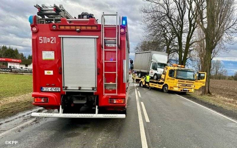 Noga z gazu. Zderzenie trzech samochodów w Łękach