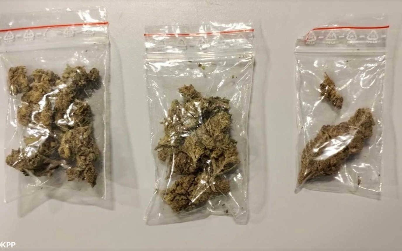 Pod wpływem narkotyków i z marihuaną w aucie