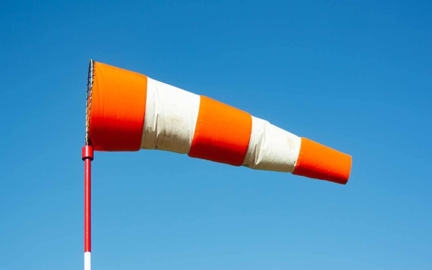 Alert meteorologiczny: Silny wiatr do 80 km/godz.