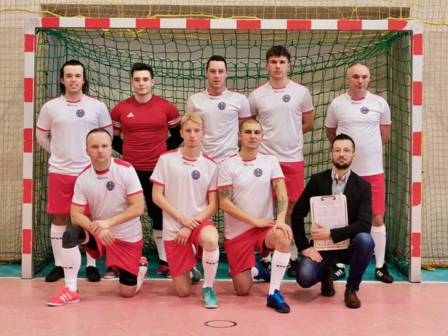 W okrojonym składzie na brązowo 