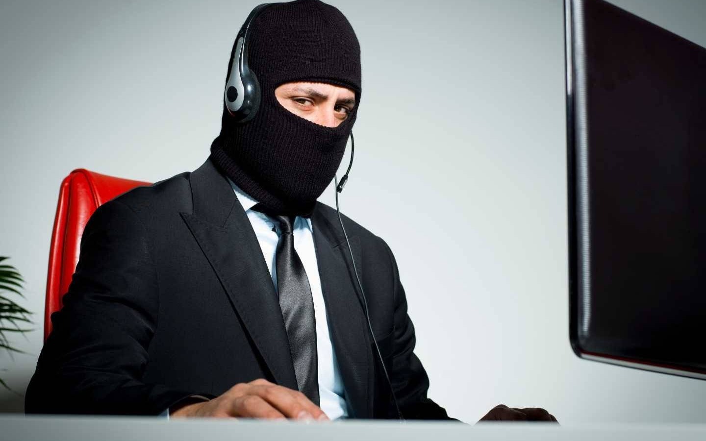 Fałszywy profil ZUS na Facebooku. Oszuści wyłudzają pieniądze