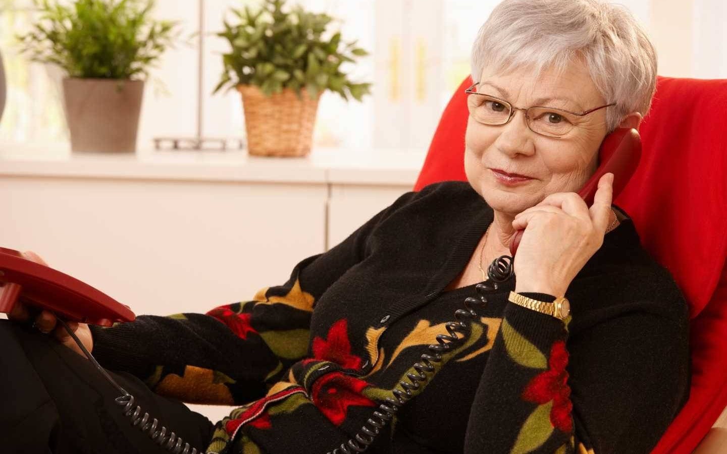 Taksówkarz uratował seniorkę przed oszustami