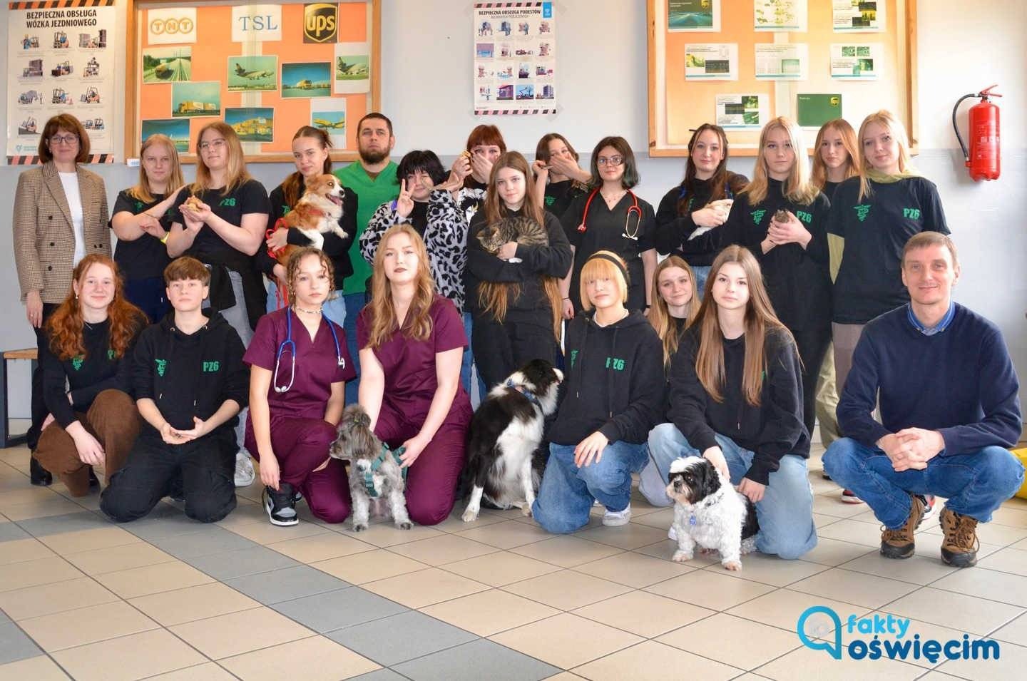 Z miłości do zwierząt uczą się, jak je leczyć – FILM