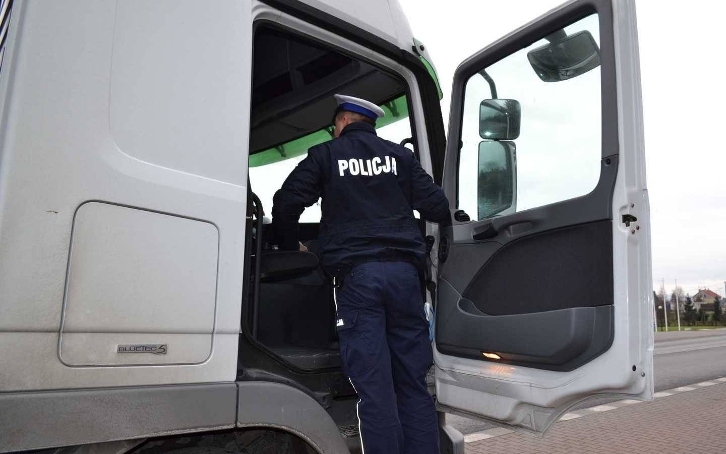 Wielotonowy kolos w rękach człowieka z promilami