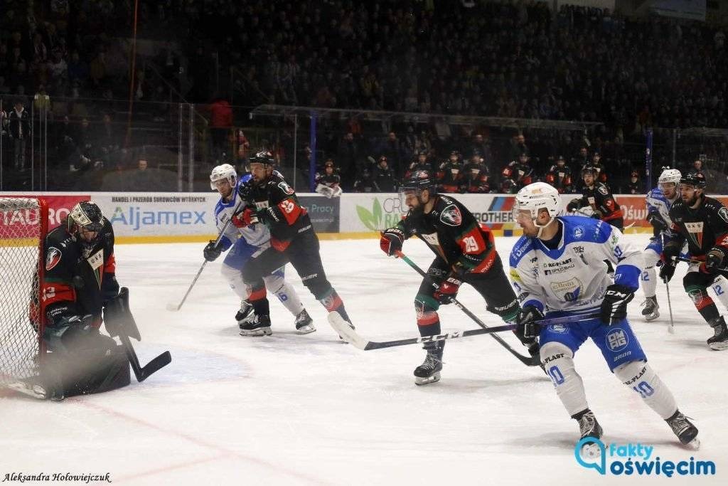 Oświęcimianie wygrywają w Tychach i są bliżej finału