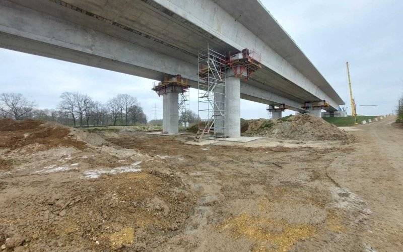 Most drogowy między Jedliną i Pławami połączył brzegi Wisły – FOTO