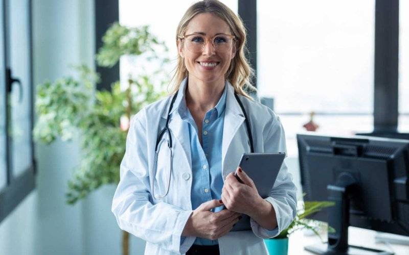 Internista online – dlaczego warto skorzystać z jego usług?