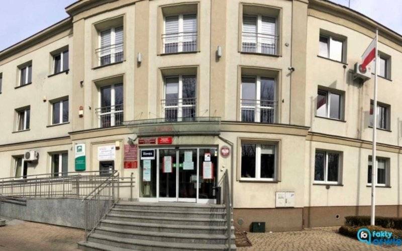 Jak pracują urzędy w Wielki Piątek? Lepiej sprawdzić wcześniej