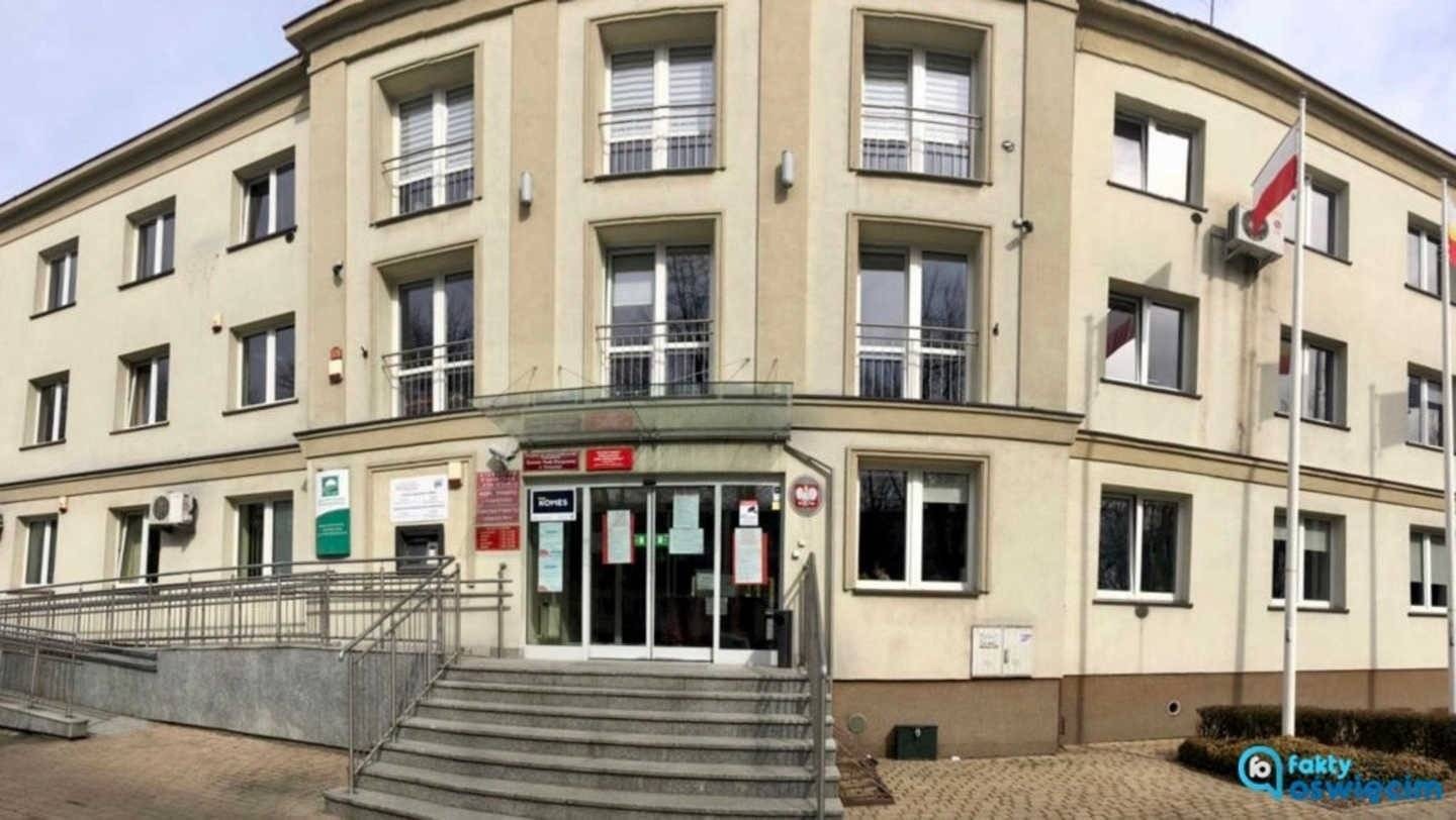 Jak pracują urzędy w Wielki Piątek? Lepiej sprawdzić wcześniej