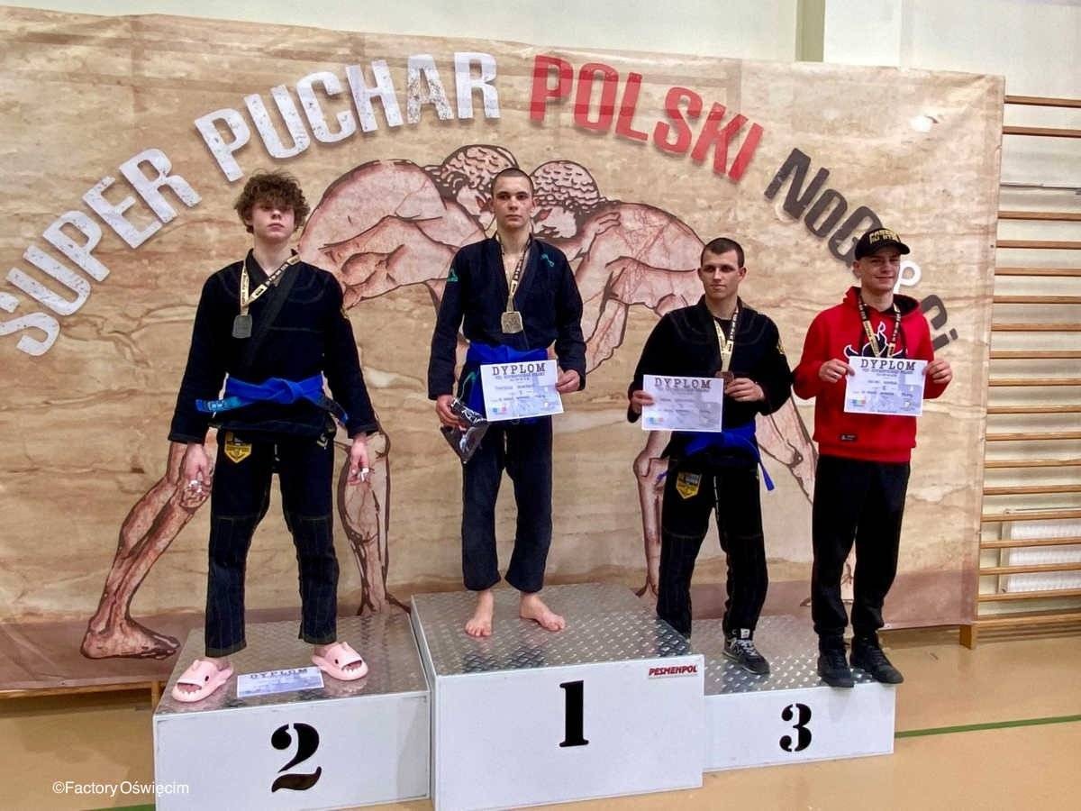 Złocisto-brązowi oświęcimianie, jak The Stranglers – FOTO