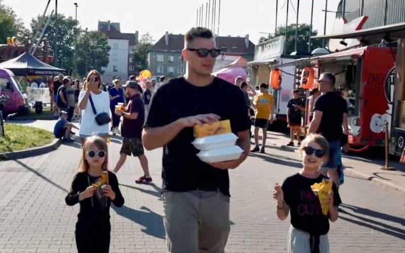 Żarciowozy w Kętach: Kulinarna rewolucja z porcjami za darmo – FILM